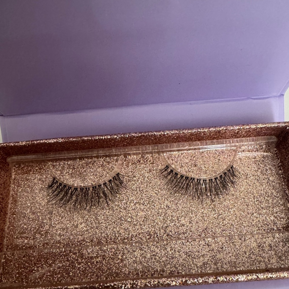 "9-5" False Lashes - Picture 5 of 7